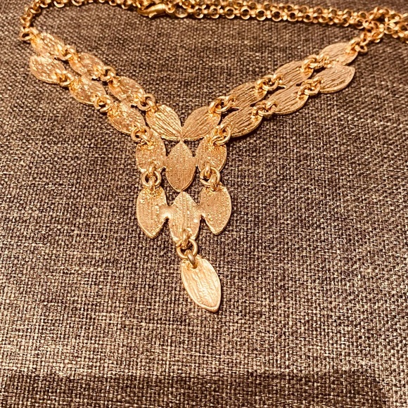 Gold and Pink Y-Shaped Necklace with Oval Elements - Picture 5 of 7